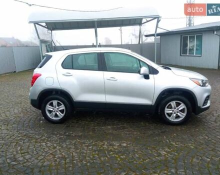 Серый Шевроле Trax, объемом двигателя 1.4 л и пробегом 218 тыс. км за 10800 $, фото 8 на Automoto.ua