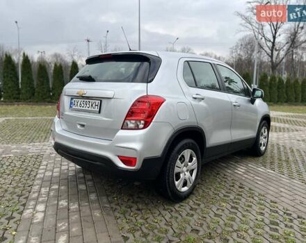 Серый Шевроле Trax, объемом двигателя 1.36 л и пробегом 104 тыс. км за 11300 $, фото 7 на Automoto.ua