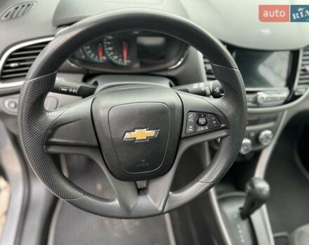 Серый Шевроле Trax, объемом двигателя 1.36 л и пробегом 104 тыс. км за 11300 $, фото 10 на Automoto.ua