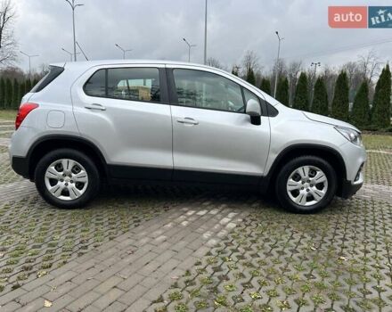Серый Шевроле Trax, объемом двигателя 1.36 л и пробегом 104 тыс. км за 11300 $, фото 5 на Automoto.ua