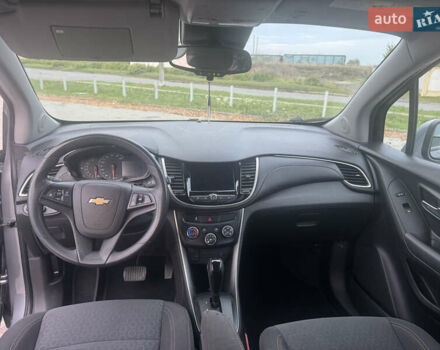 Серый Шевроле Trax, объемом двигателя 1.4 л и пробегом 202 тыс. км за 9600 $, фото 29 на Automoto.ua