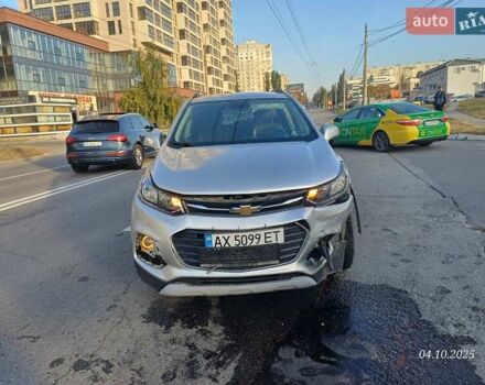 Шевроле Trax 2017 в Харькове на Automoto.ua Серый Шевроле Trax, объемом двигателя 1.36 л и пробегом 77 тыс. км за 8700 $, фото 1 на Automoto.ua