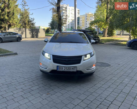 Белый Шевроле Вольт, объемом двигателя 1.4 л и пробегом 262 тыс. км за 11000 $, фото 1 на Automoto.ua