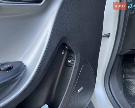 Белый Шевроле Вольт, объемом двигателя 1.4 л и пробегом 263 тыс. км за 11000 $, фото 36 на Automoto.ua