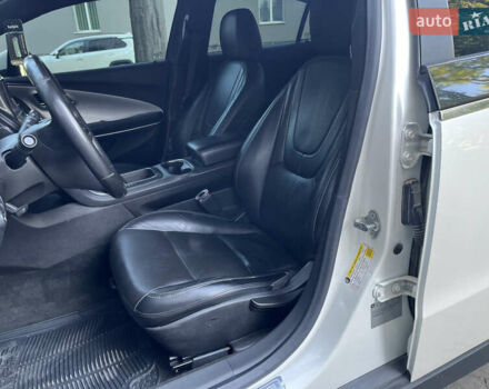 Белый Шевроле Вольт, объемом двигателя 1.4 л и пробегом 262 тыс. км за 11000 $, фото 32 на Automoto.ua