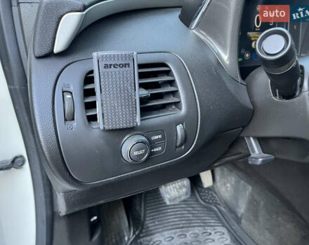 Белый Шевроле Вольт, объемом двигателя 1.4 л и пробегом 262 тыс. км за 11000 $, фото 30 на Automoto.ua