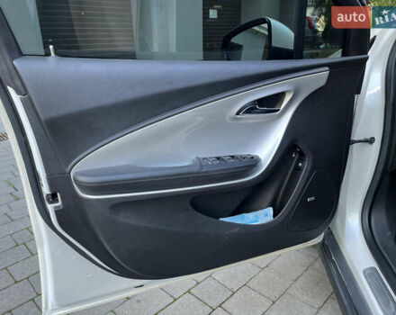 Белый Шевроле Вольт, объемом двигателя 1.4 л и пробегом 263 тыс. км за 11000 $, фото 26 на Automoto.ua