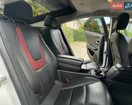 Білий Шевроле Вольт, об'ємом двигуна 1.4 л та пробігом 150 тис. км за 9000 $, фото 31 на Automoto.ua