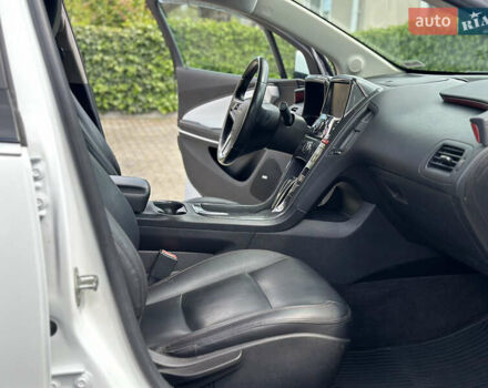 Білий Шевроле Вольт, об'ємом двигуна 1.4 л та пробігом 150 тис. км за 9000 $, фото 54 на Automoto.ua