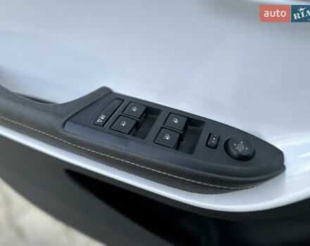 Білий Шевроле Вольт, об'ємом двигуна 1.4 л та пробігом 150 тис. км за 9000 $, фото 39 на Automoto.ua