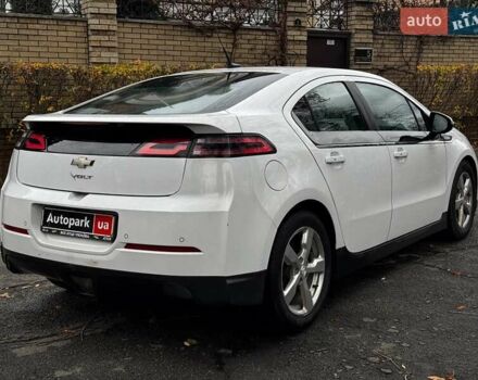 Белый Шевроле Вольт, объемом двигателя 1.4 л и пробегом 171 тыс. км за 10690 $, фото 6 на Automoto.ua