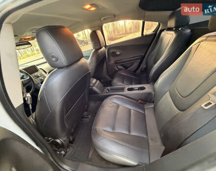 Білий Шевроле Вольт, об'ємом двигуна 1.4 л та пробігом 252 тис. км за 8499 $, фото 6 на Automoto.ua