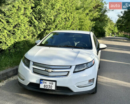 Белый Шевроле Вольт, объемом двигателя 1.4 л и пробегом 220 тыс. км за 9700 $, фото 1 на Automoto.ua