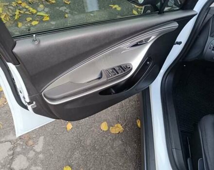 Белый Шевроле Вольт, объемом двигателя 1.4 л и пробегом 102 тыс. км за 10000 $, фото 10 на Automoto.ua