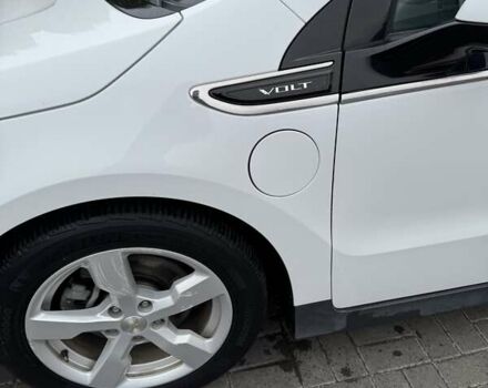 Шевроле Вольт 2014 в Черкассах на Automoto.ua Белый Шевроле Вольт, объемом двигателя 1.4 л и пробегом 130 тыс. км за 10300 $, фото 4 на Automoto.ua