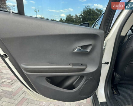 Белый Шевроле Вольт, объемом двигателя 1.4 л и пробегом 175 тыс. км за 11200 $, фото 14 на Automoto.ua