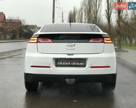 Белый Шевроле Вольт, объемом двигателя 1.4 л и пробегом 181 тыс. км за 11399 $, фото 4 на Automoto.ua