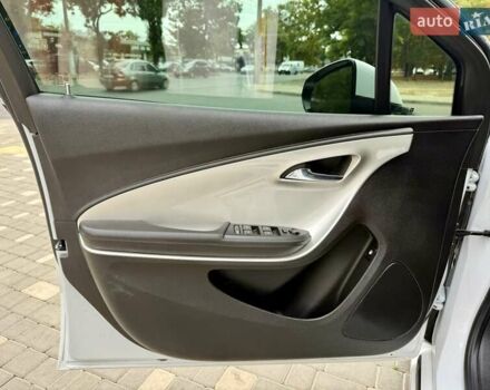 Белый Шевроле Вольт, объемом двигателя 1.4 л и пробегом 85 тыс. км за 9999 $, фото 42 на Automoto.ua