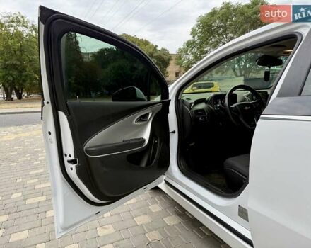 Белый Шевроле Вольт, объемом двигателя 1.4 л и пробегом 85 тыс. км за 9999 $, фото 37 на Automoto.ua