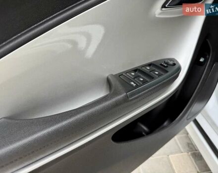 Белый Шевроле Вольт, объемом двигателя 1.4 л и пробегом 85 тыс. км за 9999 $, фото 40 на Automoto.ua