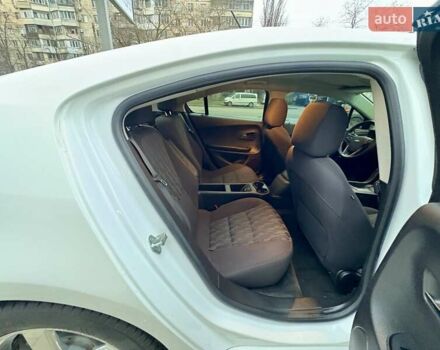 Белый Шевроле Вольт, объемом двигателя 1.4 л и пробегом 85 тыс. км за 9999 $, фото 60 на Automoto.ua