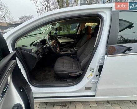 Белый Шевроле Вольт, объемом двигателя 1.4 л и пробегом 85 тыс. км за 9999 $, фото 36 на Automoto.ua