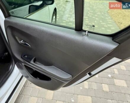 Белый Шевроле Вольт, объемом двигателя 1.4 л и пробегом 85 тыс. км за 9999 $, фото 49 на Automoto.ua