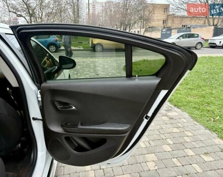 Белый Шевроле Вольт, объемом двигателя 1.4 л и пробегом 85 тыс. км за 9999 $, фото 57 на Automoto.ua