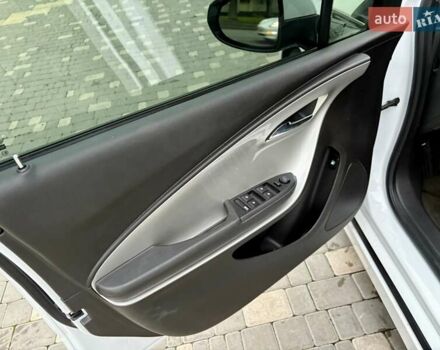 Белый Шевроле Вольт, объемом двигателя 1.4 л и пробегом 85 тыс. км за 9999 $, фото 34 на Automoto.ua