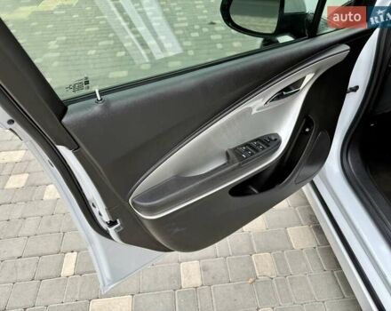 Белый Шевроле Вольт, объемом двигателя 1.4 л и пробегом 85 тыс. км за 9999 $, фото 41 на Automoto.ua