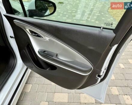 Белый Шевроле Вольт, объемом двигателя 1.4 л и пробегом 85 тыс. км за 9999 $, фото 31 на Automoto.ua