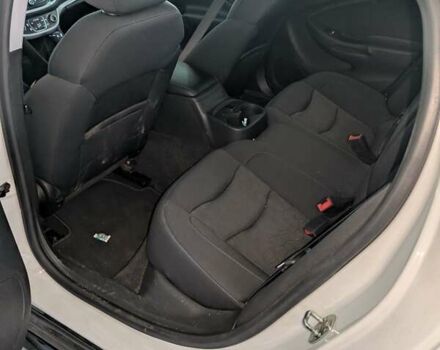 Белый Шевроле Вольт, объемом двигателя 0 л и пробегом 137 тыс. км за 13500 $, фото 11 на Automoto.ua