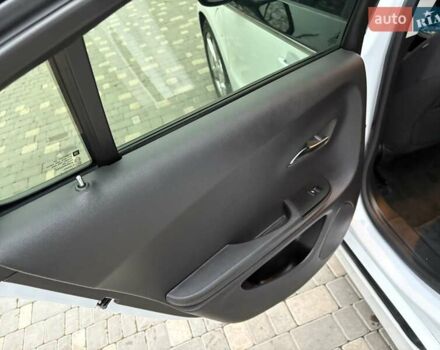 Белый Шевроле Вольт, объемом двигателя 1.4 л и пробегом 85 тыс. км за 9999 $, фото 65 на Automoto.ua