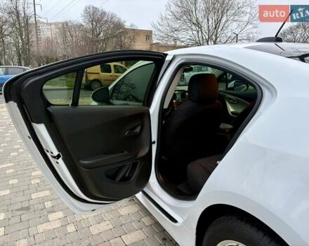 Белый Шевроле Вольт, объемом двигателя 1.4 л и пробегом 85 тыс. км за 9999 $, фото 55 на Automoto.ua