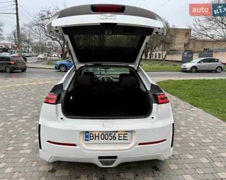 Белый Шевроле Вольт, объемом двигателя 1.4 л и пробегом 85 тыс. км за 9999 $, фото 70 на Automoto.ua