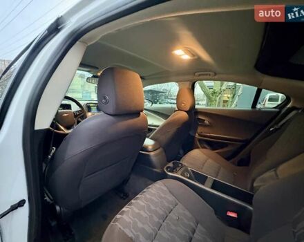 Белый Шевроле Вольт, объемом двигателя 1.4 л и пробегом 85 тыс. км за 9999 $, фото 68 на Automoto.ua