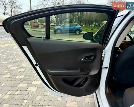 Белый Шевроле Вольт, объемом двигателя 1.4 л и пробегом 85 тыс. км за 9999 $, фото 64 на Automoto.ua