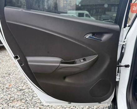 Білий Шевроле Вольт, об'ємом двигуна 1.49 л та пробігом 93 тис. км за 14900 $, фото 21 на Automoto.ua