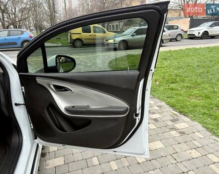 Белый Шевроле Вольт, объемом двигателя 1.4 л и пробегом 85 тыс. км за 9999 $, фото 44 на Automoto.ua