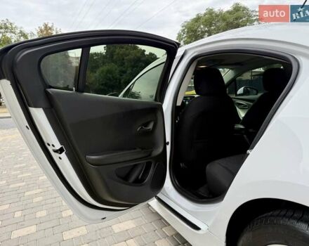 Белый Шевроле Вольт, объемом двигателя 1.4 л и пробегом 85 тыс. км за 9999 $, фото 52 на Automoto.ua