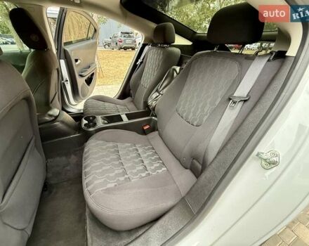 Белый Шевроле Вольт, объемом двигателя 1.4 л и пробегом 85 тыс. км за 9999 $, фото 60 на Automoto.ua