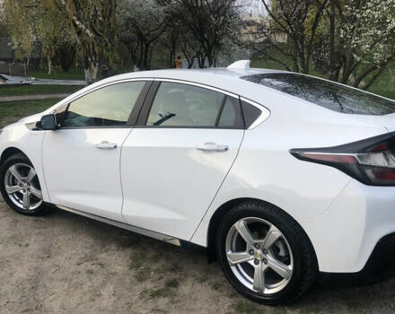 Белый Шевроле Вольт, объемом двигателя 1.49 л и пробегом 145 тыс. км за 14800 $, фото 1 на Automoto.ua