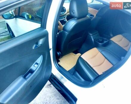 Белый Шевроле Вольт, объемом двигателя 1.49 л и пробегом 141 тыс. км за 16000 $, фото 7 на Automoto.ua