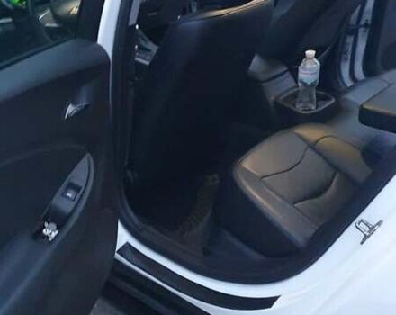 Белый Шевроле Вольт, объемом двигателя 1.5 л и пробегом 93 тыс. км за 15300 $, фото 4 на Automoto.ua