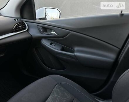 Белый Шевроле Вольт, объемом двигателя 0 л и пробегом 135 тыс. км за 16900 $, фото 10 на Automoto.ua