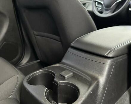 Белый Шевроле Вольт, объемом двигателя 1.49 л и пробегом 95 тыс. км за 18400 $, фото 24 на Automoto.ua