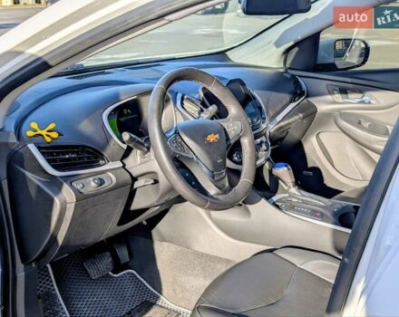 Белый Шевроле Вольт, объемом двигателя 1.49 л и пробегом 106 тыс. км за 16500 $, фото 2 на Automoto.ua