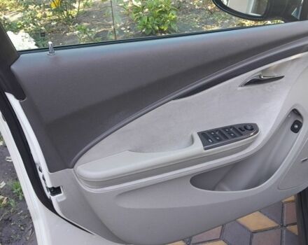 Белый Шевроле Вольт, объемом двигателя 1.4 л и пробегом 184 тыс. км за 10000 $, фото 4 на Automoto.ua