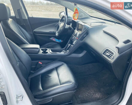 Белый Шевроле Вольт, объемом двигателя 1.4 л и пробегом 115 тыс. км за 16000 $, фото 15 на Automoto.ua