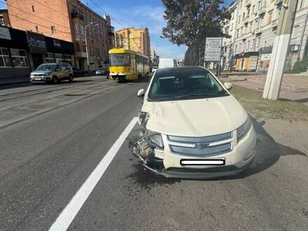 Белый Шевроле Вольт, объемом двигателя 1.4 л и пробегом 170 тыс. км за 5500 $, фото 1 на Automoto.ua